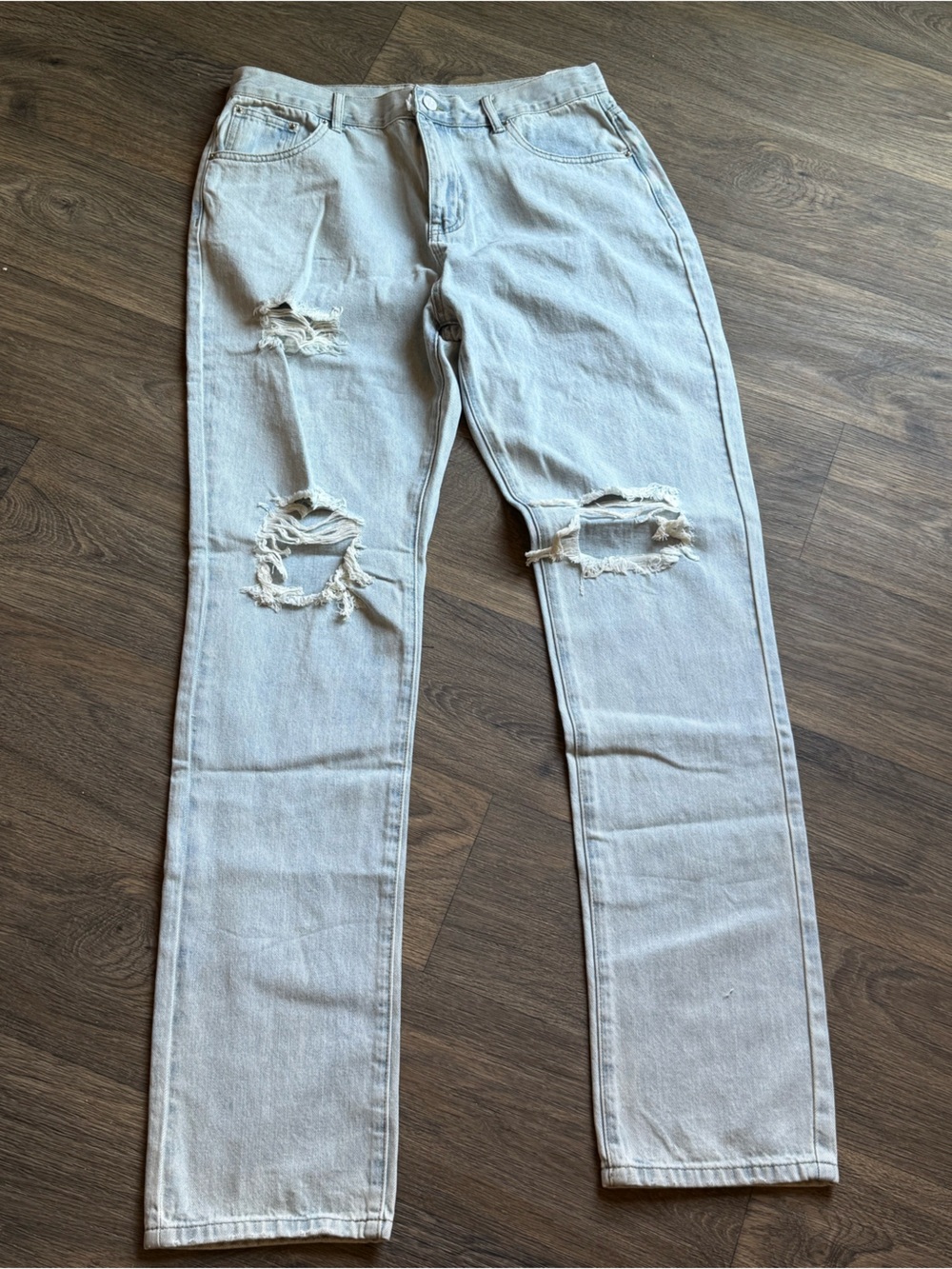 NWT-Pink Lily- Light Wash Distressed Straight Leg Jeans- Size 31